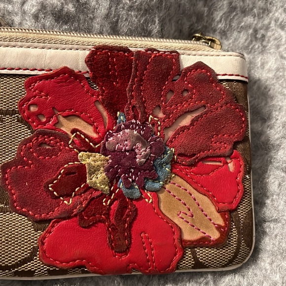 Coach wristlet - Picture 4 of 5